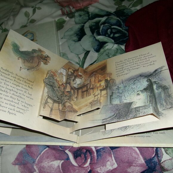 4 Vintage Christmas Popup Collection Books - Picture 3 of 6